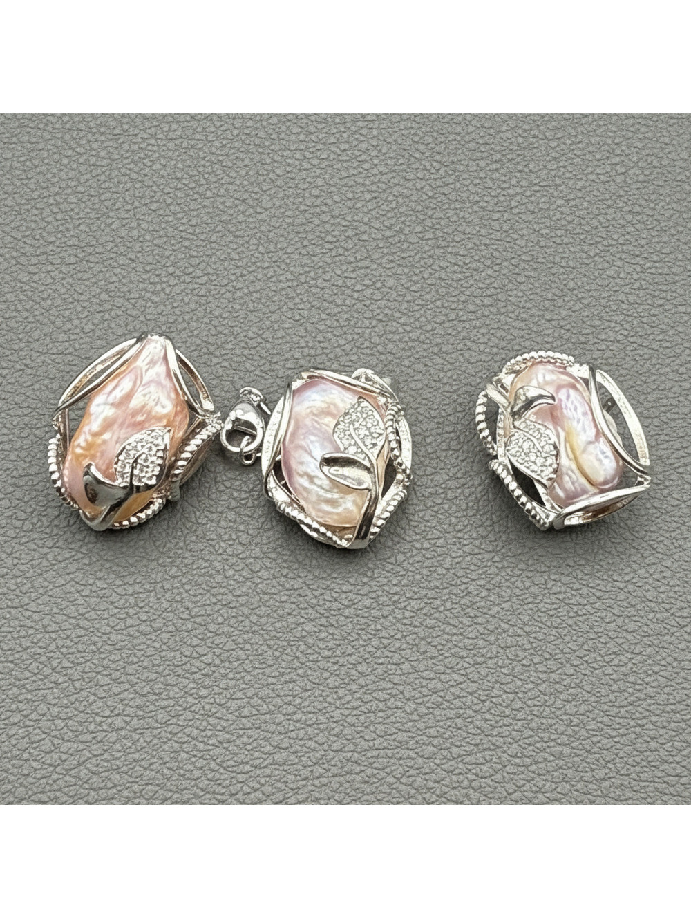 candy+clover baroque pearl silver tone earrings and pendant with free chain